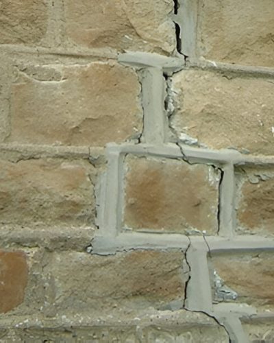 crack in wall to illustrate Tree Removal Tips for an unstable foundation